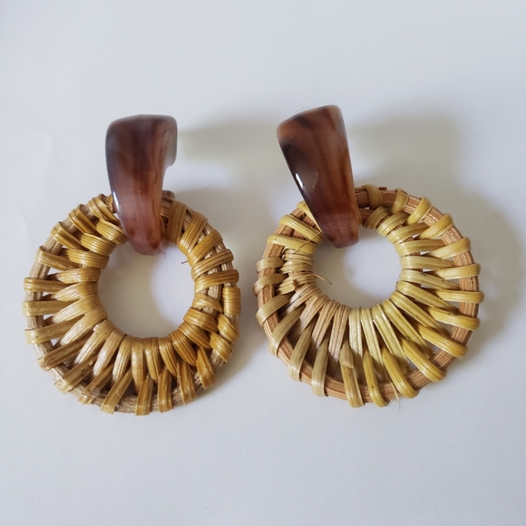 Handmade bohemian rattan earrings - Picture 6 of 6